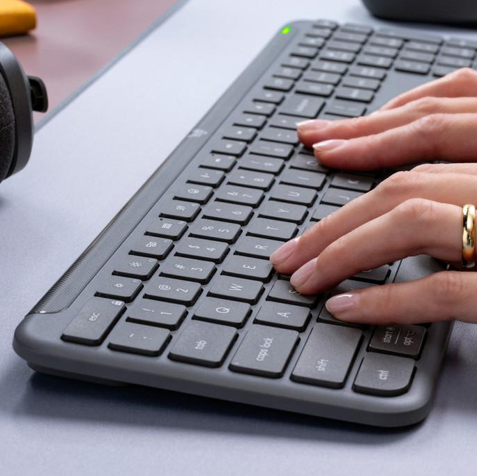 Logitech Signature Slim K950 풀사이즈 키보드 크기
